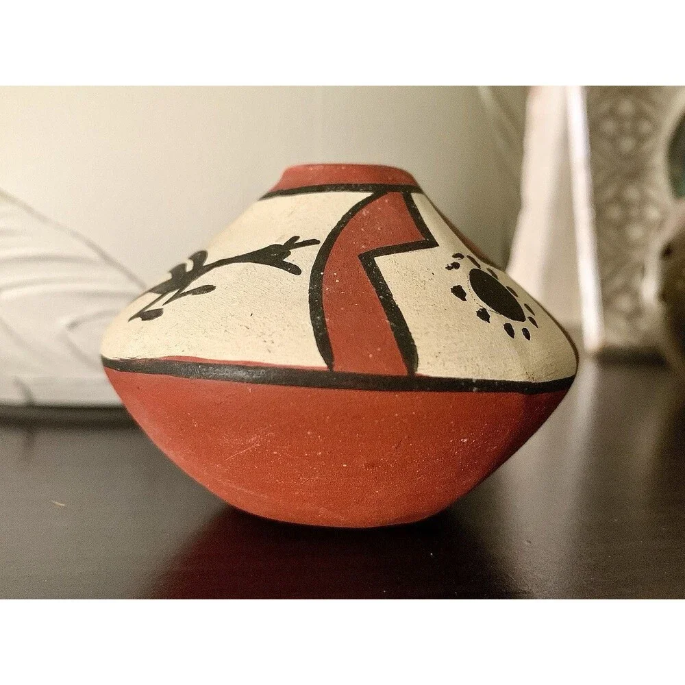 VINTAGE NATIVE AMERICAN SOUTHWEST MINIATURE ART POTTERY VESSEL HAND PAINTED CLAY